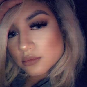 Meet your Posher, Adriana